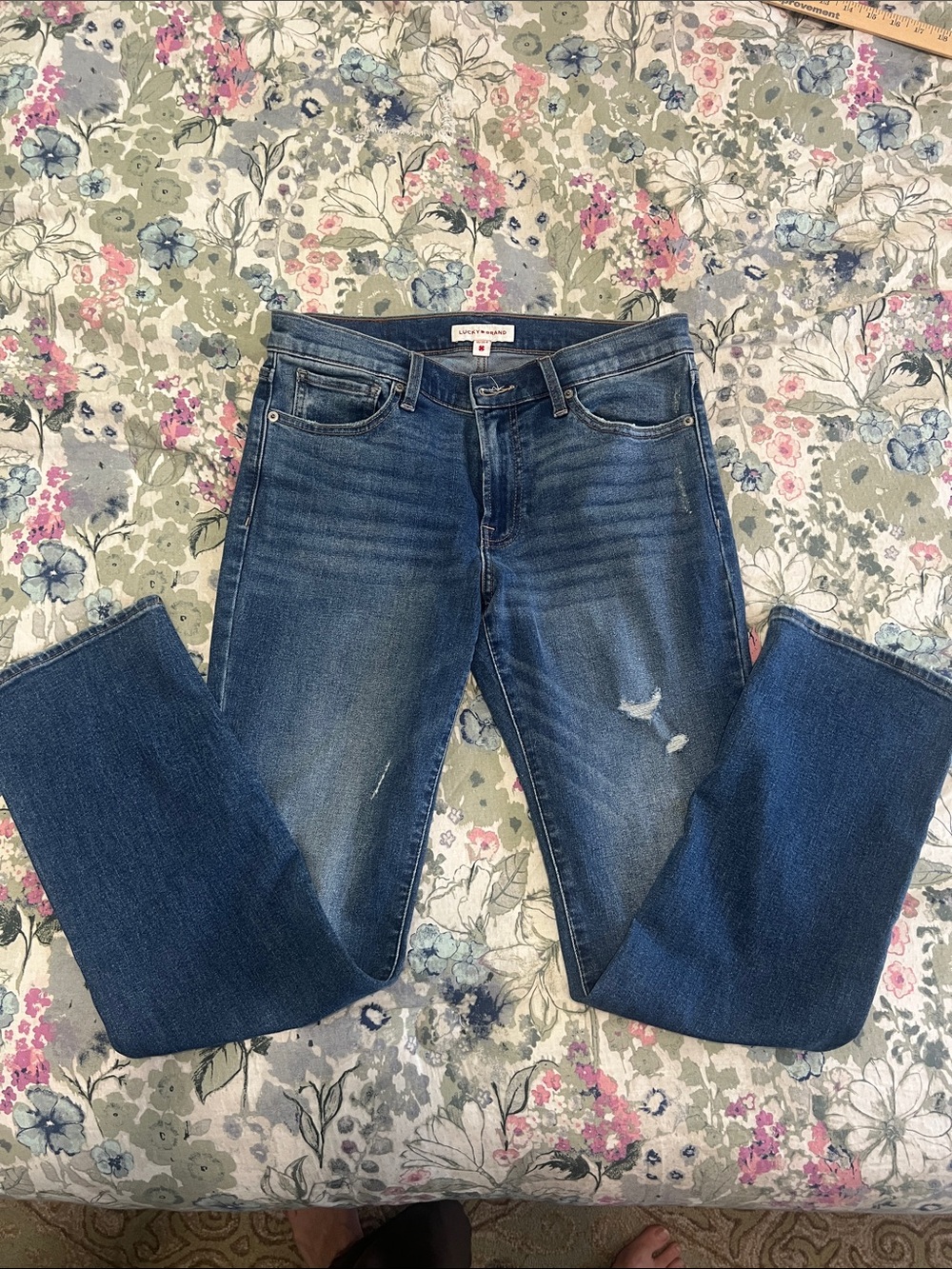 Lucky Brand Straight-Leg Jeans in Medium Blue Wash Size 10